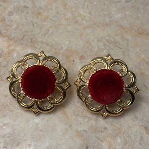 Vintage Gold Tone Red Velvet Round Clip On Earrings Statement‎ Elegant Avon